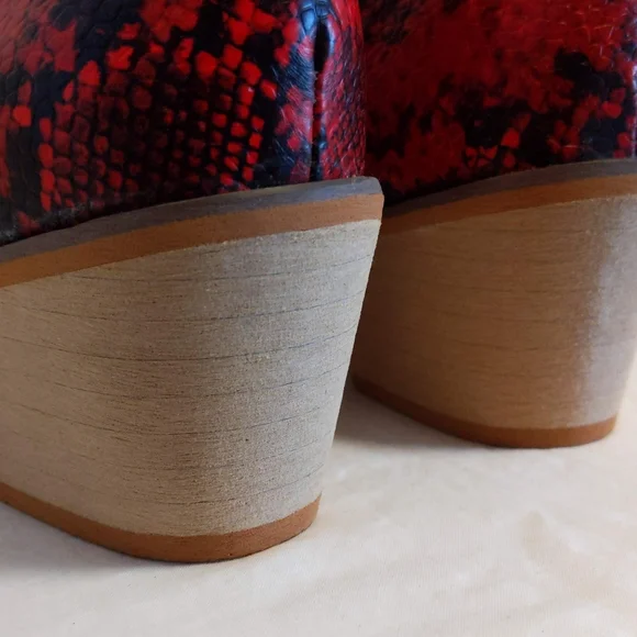 Boots - Picture 6 of 9